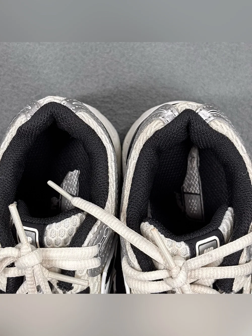 New Balance 1906R Silver Metallic/Black casual Shoes Size 2Y